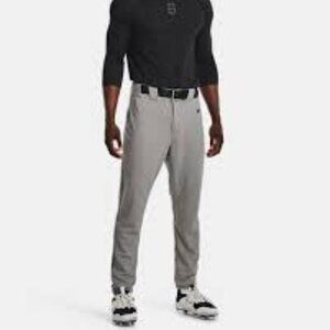 NWT Under Armour  Relaxed  Man Pants Size L